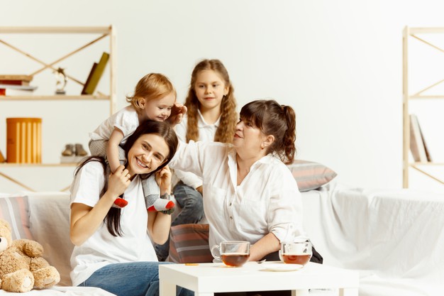 Descubra a origem do Dia Internacional da Mulher e como a mulher pode cuidar da sua saúde e de problemas hormonais através da alimentação.