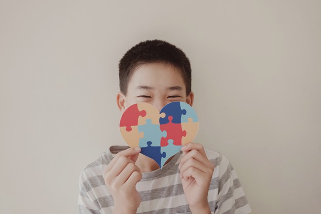Abril Azul: conscientização do autismo, entenda mais sobre o transtorno